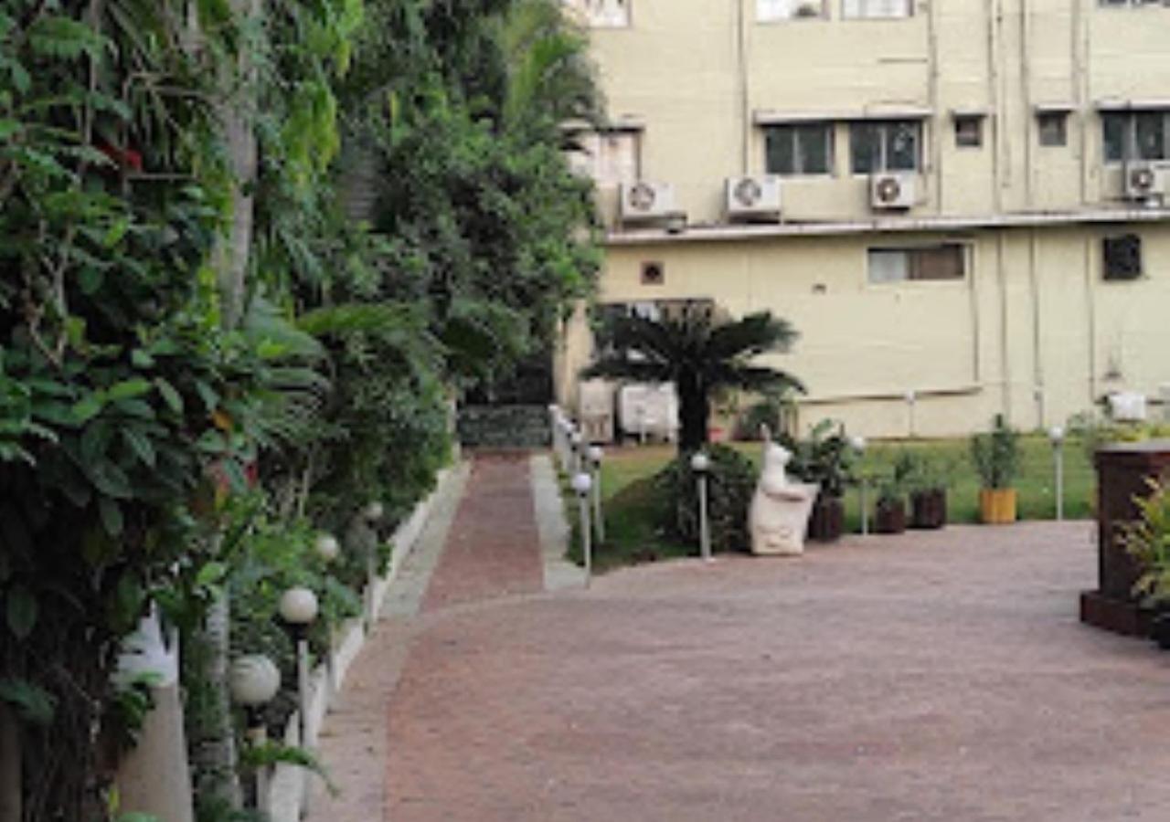 Hotel Blue Paradise Chandrapur 外观 照片
