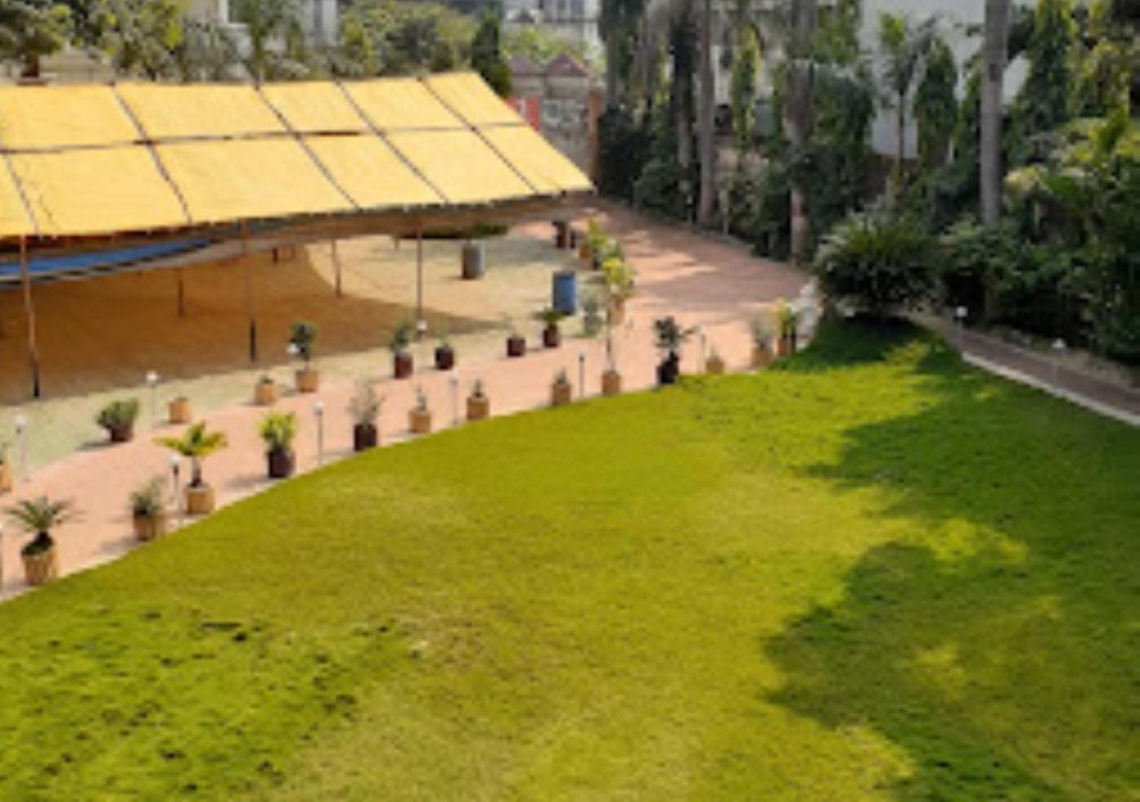 Hotel Blue Paradise Chandrapur 外观 照片