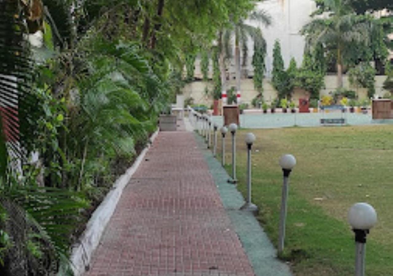 Hotel Blue Paradise Chandrapur 外观 照片