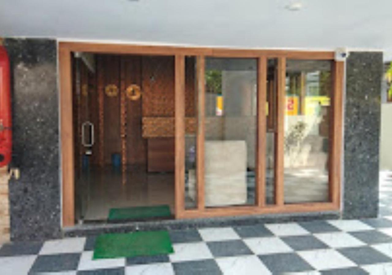 Hotel Blue Paradise Chandrapur 外观 照片