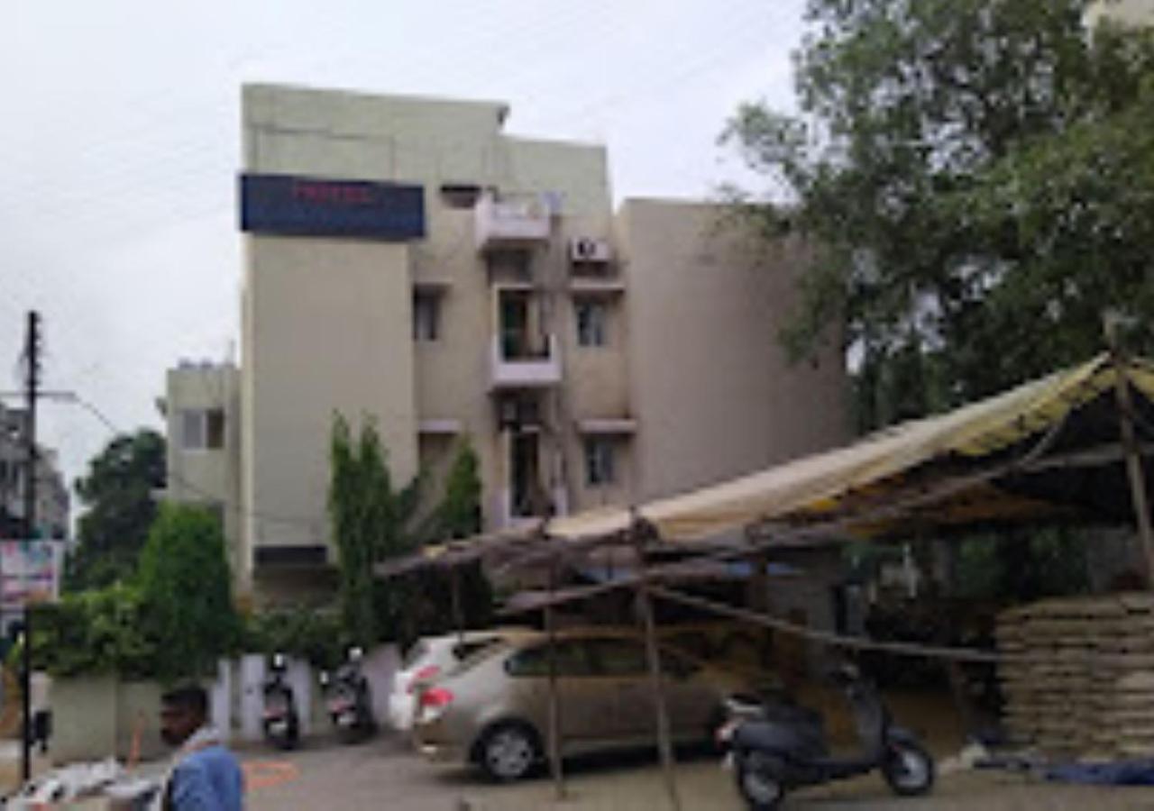 Hotel Blue Paradise Chandrapur 外观 照片
