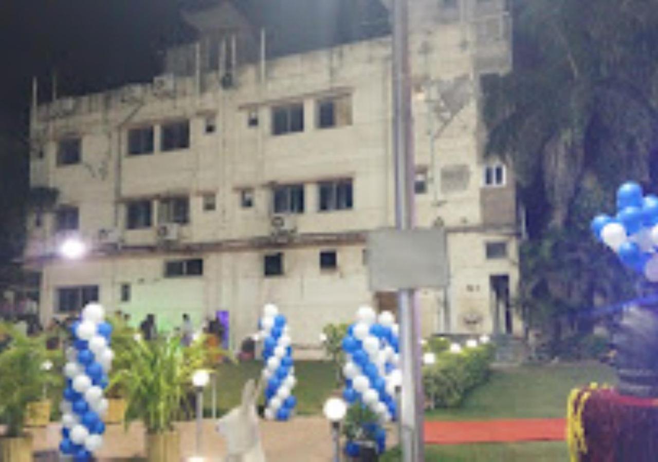 Hotel Blue Paradise Chandrapur 外观 照片
